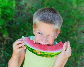 红脸吃瓜群众流泪,见证人间真情