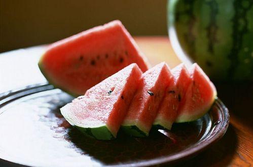 夏天吃瓜诗词,夏日瓜香诗词韵